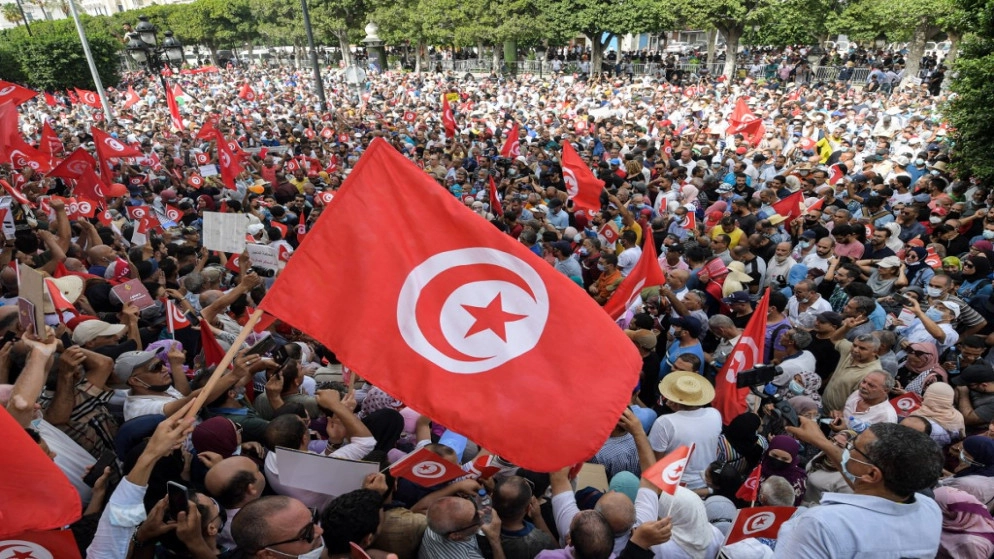 مسيرة الديمقراطية الصعبة في تونس