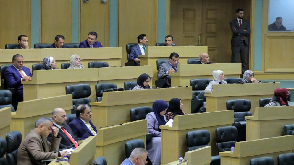 إقرار مادة في الدستور تشترط إتمام عضو مجلس النواب الـ 25 سنة