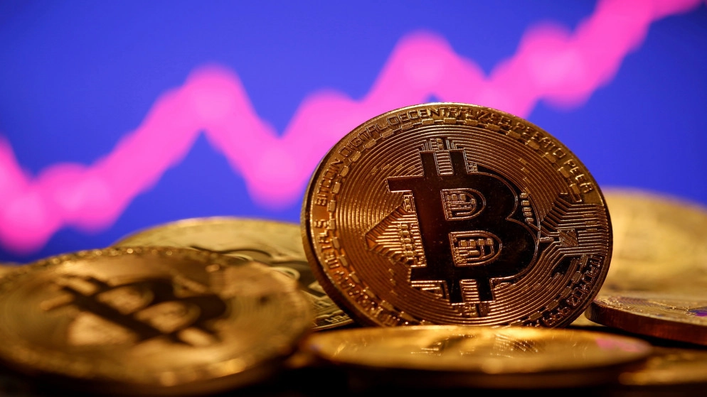 بتكوين وإيثر قرب أدنى مستوى منذ شهور بعد محضر الاحتياطي الاتحادي
