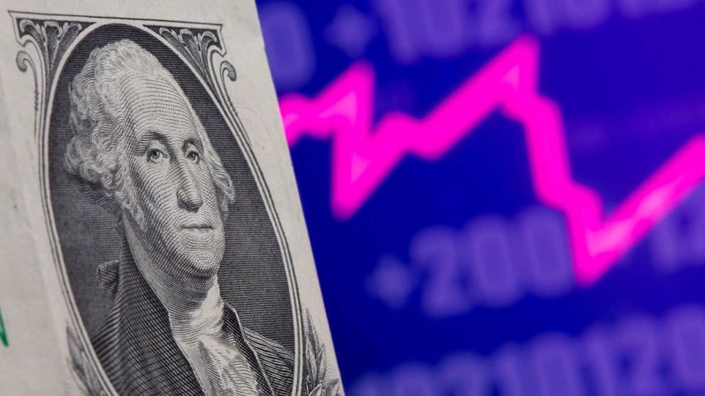 الدولار يتراجع لأدنى مستوى منذ تشرين الثاني