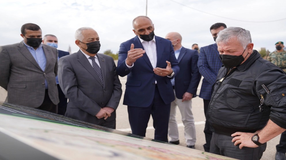 الملك يدعو خلال زيارته لمشروع "جذور" بالكرك إلى التوسع بالرقعة الخضراء