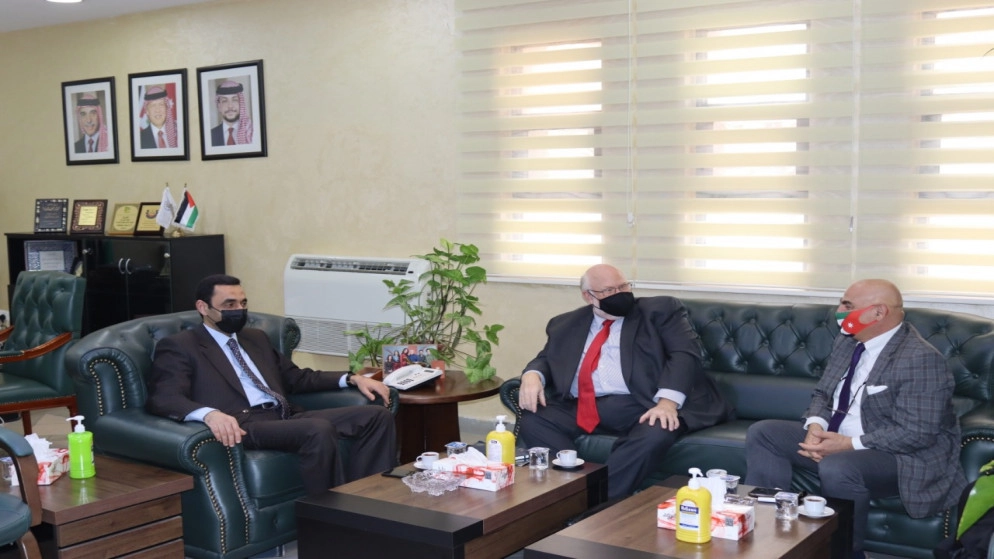 مدير مؤسسة الغذاء والدواء يبحث مع الملحق الاقتصادي الأميركي سبل تعزيز التعاون المشترك