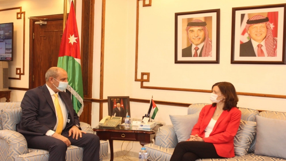 وزير الصناعة يبحث مع السفيرة البريطانية تفعيل اتفاقية الشراكة