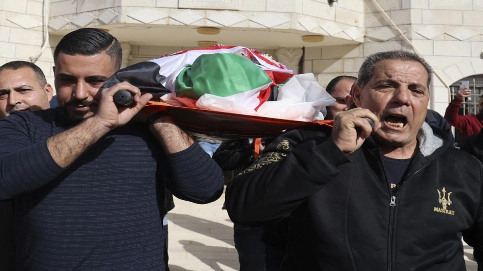 تشييع جثمان مسن فلسطيني استشهد بعد احتجازه من الاحتلال الإسرائيلي والاعتداء عليه