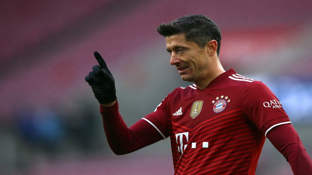 البولندي روبرت ليفاندوفسكي أفضل لاعب لعام 2021