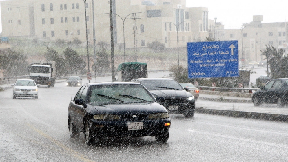 الدوريات الخارجية تتعامل مع 4 حوادث سير أدت إلى وفاة وإصابتين خلال المنخفض الجوي