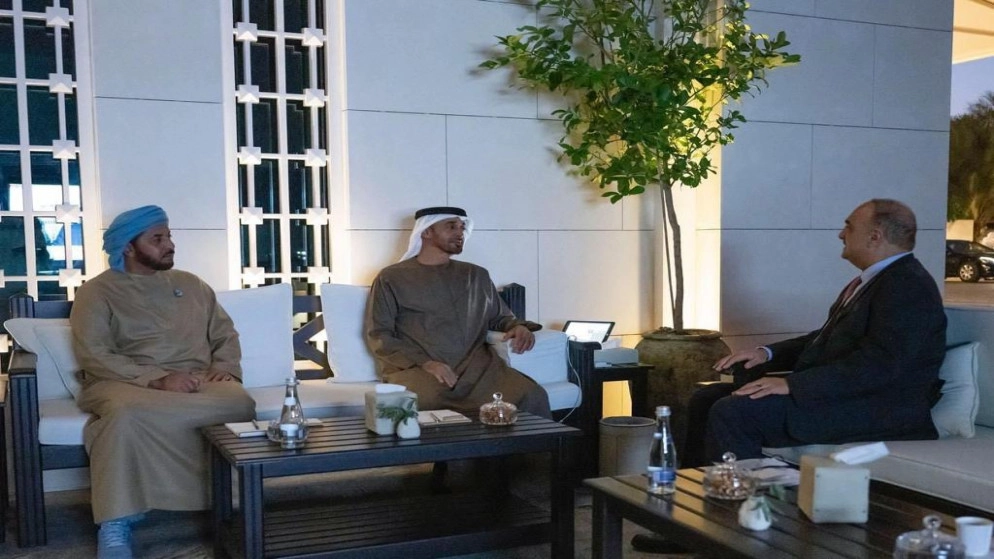 رئيس الوزراء ينقل رسالة شفوية من الملك لولي عهد أبو ظبي