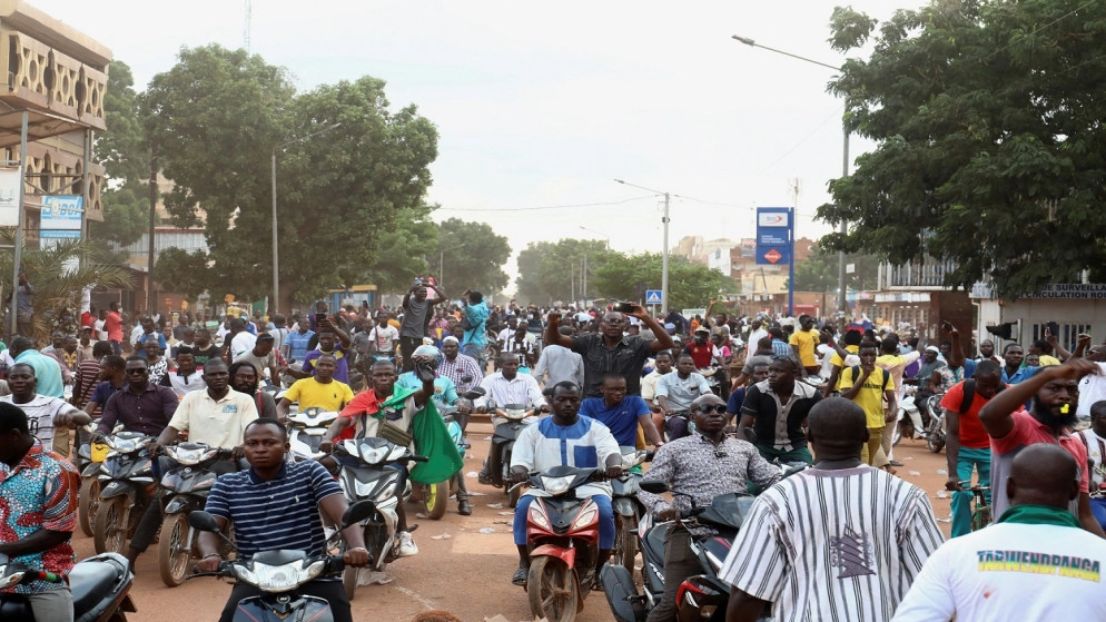 إطلاق نار وارتباك يسودان بوركينا فاسو بعد يوم من الانقلاب
