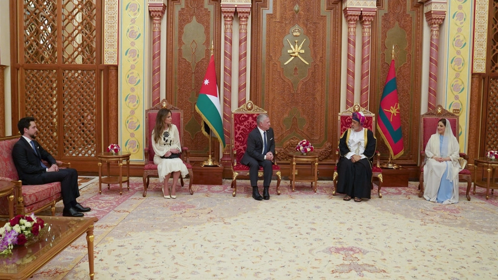 الملك وسلطان عُمان يشددان على ضرورة رفع مستوى التبادل التجاري بين البلدين