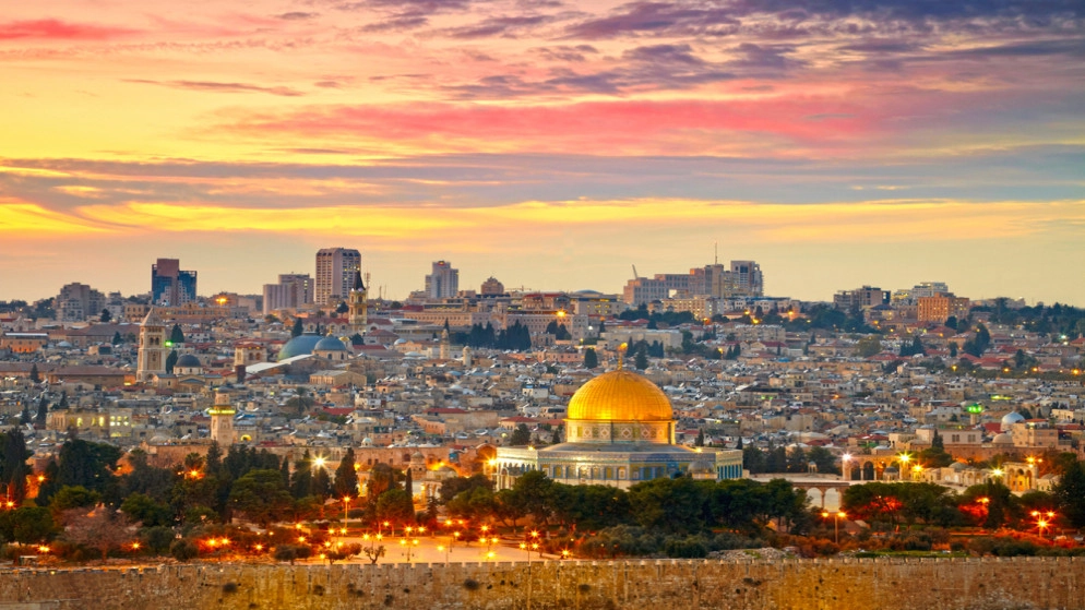 مئات المستوطنين يقتحمون المسجد الأقصى وسط اعتداء على المعتكفين