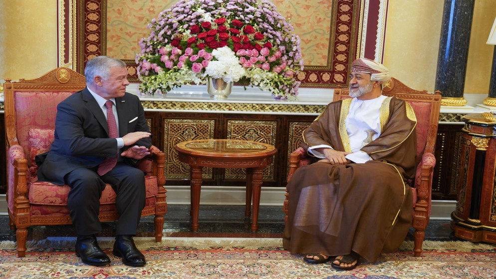 الملك وسلطان عُمان يؤكدان أهمية العمل على توسيع تعاون البلدين في شتى المجالات