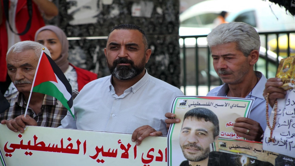 20 معتقلا فلسطينيا في السجون الإسرائيلية ينضمون إلى إضراب مفتوح عن الطعام