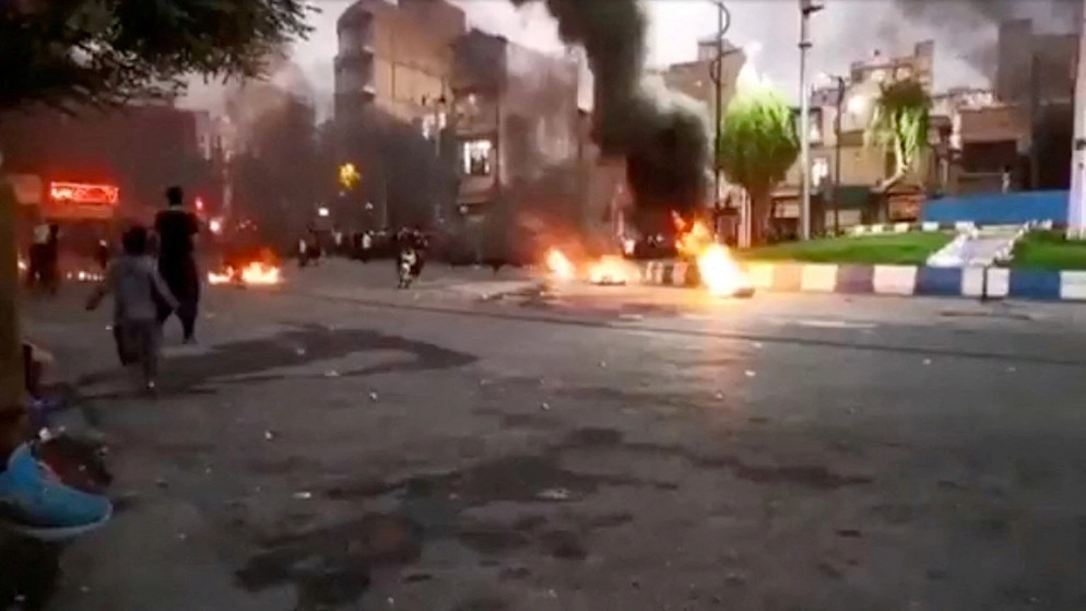 تواصل الاحتجاجات في إيران وجماعة حقوقية تفيد بمقتل 19 قاصرا