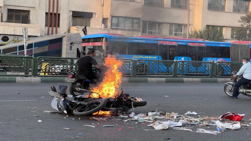 باريس تعلن أن عدد الفرنسيين المعتقلين في إيران خمسة