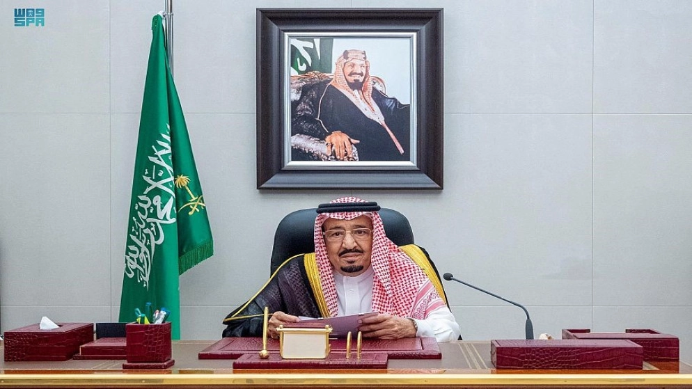 الملك سلمان يؤكد أن هدف السعودية "استقرار وتوازن" أسواق النفط