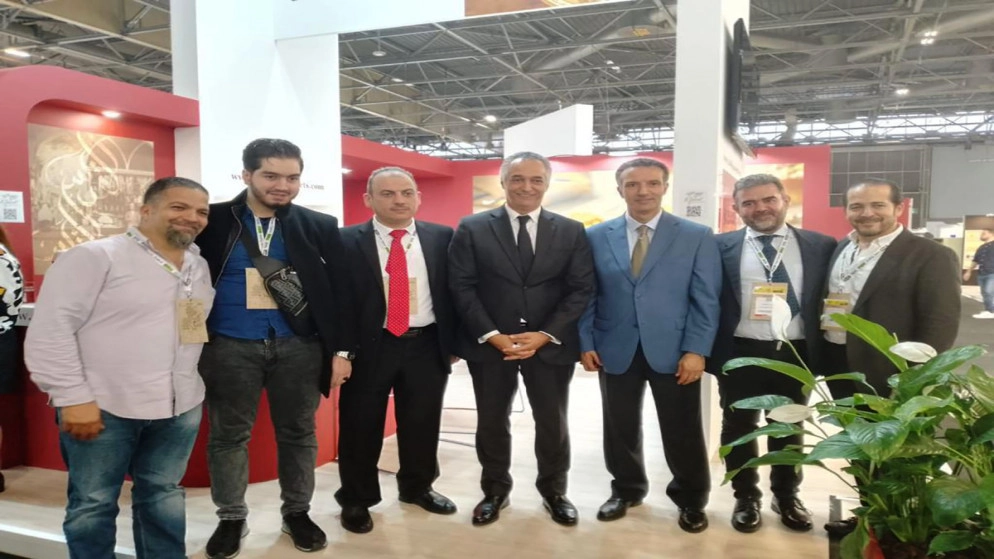 وزير السياحة يشيد بالصناعة الأردنية خلال زيارته جناح الأردن المشارك في معرض سيال باريس