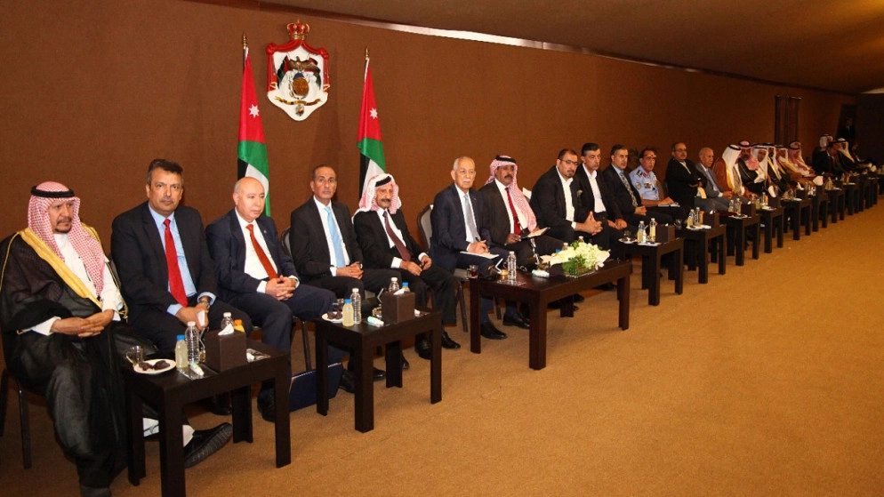 رئيس الديوان الملكي الهاشمي يلتقي وجهاء وممثلي البادية الجنوبية لمتابعة مطالبهم واحتياجاتهم