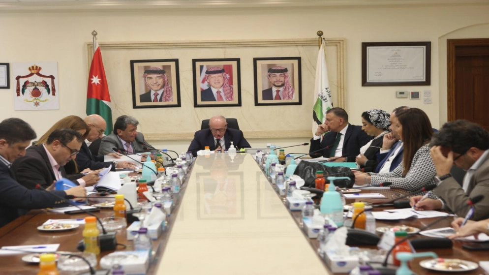 تخصيص أرض لإنشاء ساحة انتظار بجسر الملك حسين للشاحنات المحملة بمواد خطرة