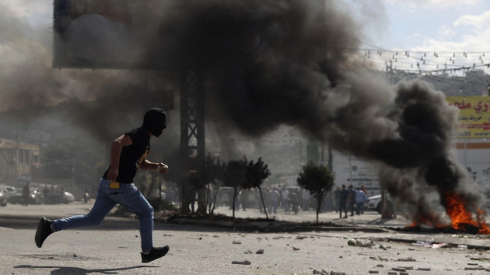 إصابة فلسطينيين في مواجهات مع جيش الاحتلال الإسرائيلي خلال فعالية لإزالة الحصار عن نابلس