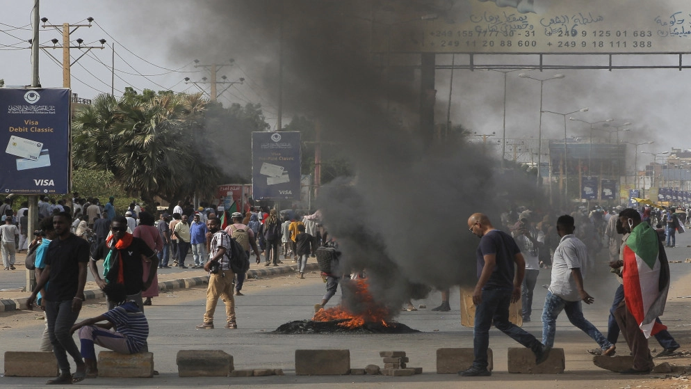 آلاف المحتجين يتظاهرون في السودان ضد الانقلاب