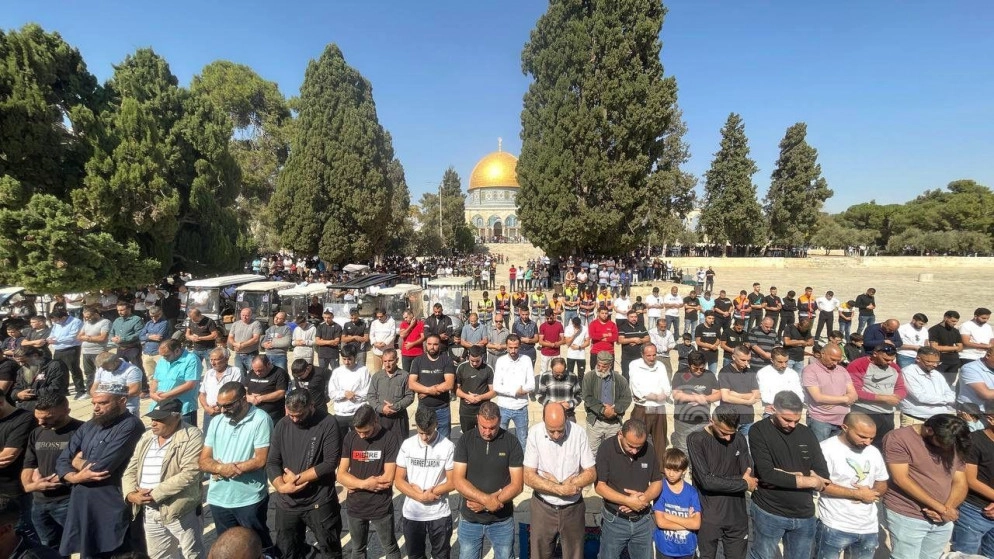 50 ألفا يؤدون صلاة الجمعة في المسجد الأقصى