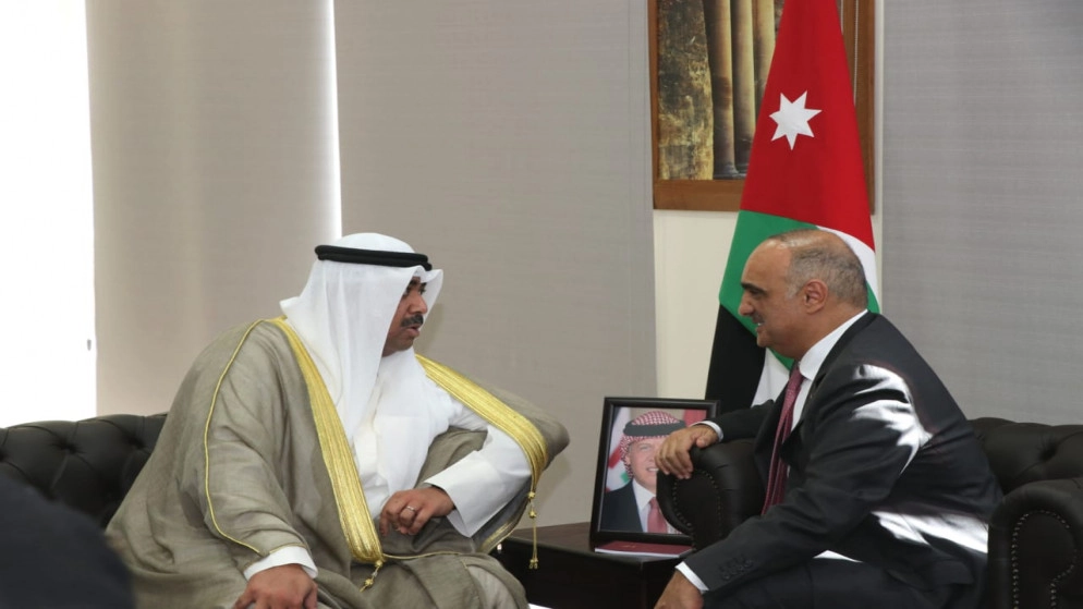 رئيس الوزراء يبحث مع وزير الدفاع الكويتي سبل تعزيز التعاون المشترك