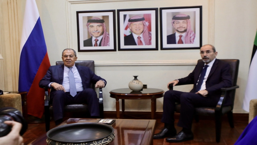 وزير الخارجية يبحث مع نظيره الروسي جهود حل الأزمة السورية