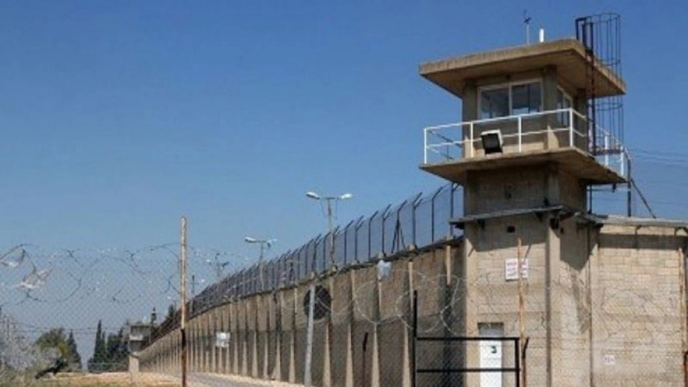 أسير فلسطيني يواصل إضرابه عن الطعام لليوم الـ 18