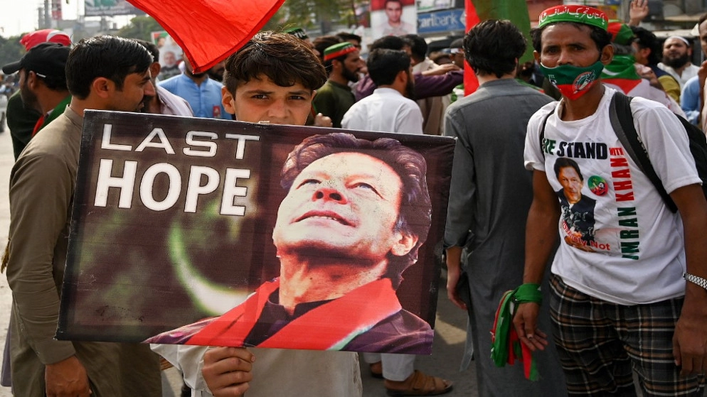 عمران خان يتهم رئيس وزراء باكستان شهباز شريف بالتورط بمحاولة اغتياله