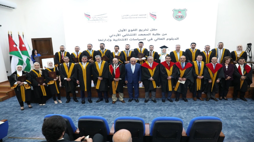 تخريج الفوج الأول من طلبة الدبلوم العالي في السياسات الانتخابية وإدارتها