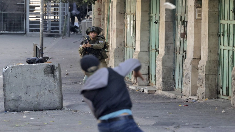مراسلة "المملكة": اشتباكات مسلحة بين فلسطينيين وقوات الاحتلال الإسرائيلي في جنين