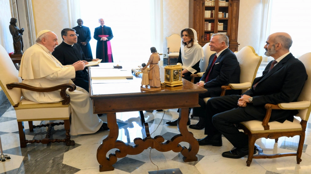 الملك يعود إلى أرض الوطن بعد زيارة إلى الفاتيكان والمملكة المتحدة