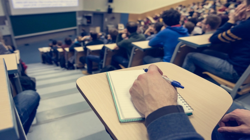 دراسة مسحية في الجامعات والكليات لاستحداث تخصصات جديدة