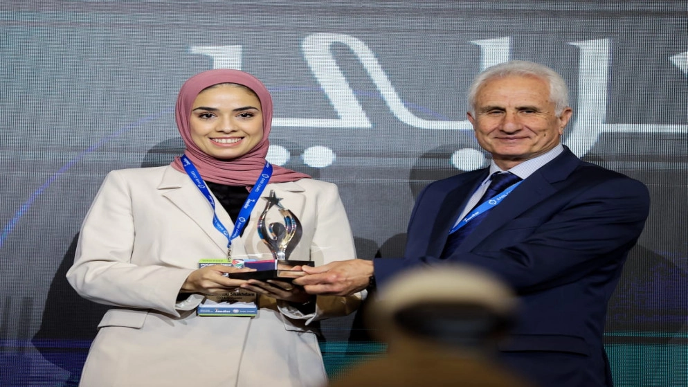 رشا أبو شخدم تفوز بجائزة الملك عبدالله الثاني للإنجاز والإبداع الشبابي
