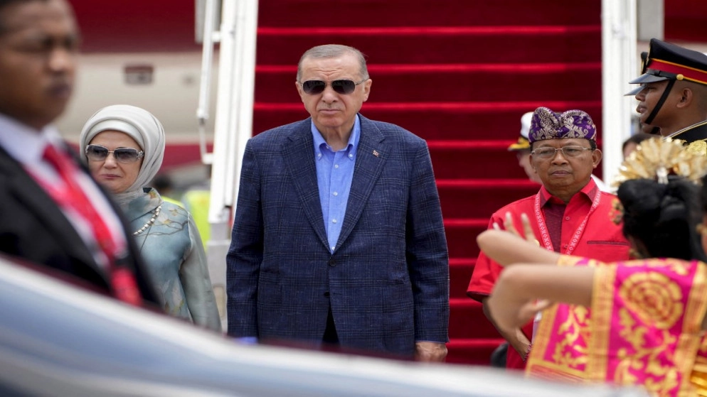 أردوغان يصل للمشاركة بقمة مجموعة العشرين غداة اعتداء اسطنبول