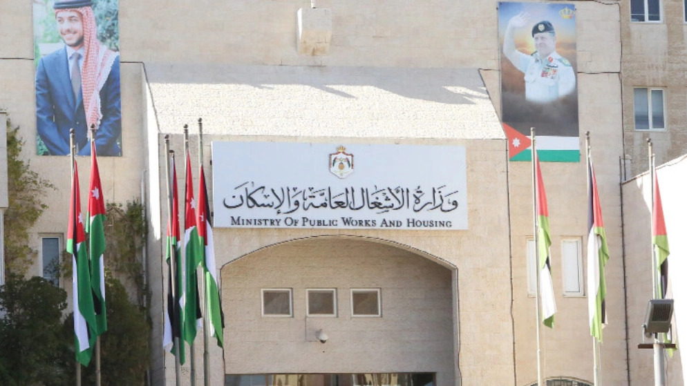 وزارة الأشغال تحذر من احتمالية تدني مدى الرؤية الأفقية بسبب الغبار