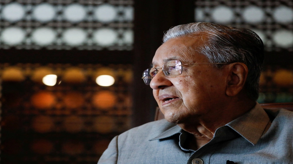 مهاتير محمد يخسر السباق إلى مقعد بالبرلمان الماليزي في أول هزيمة من 53 عاما