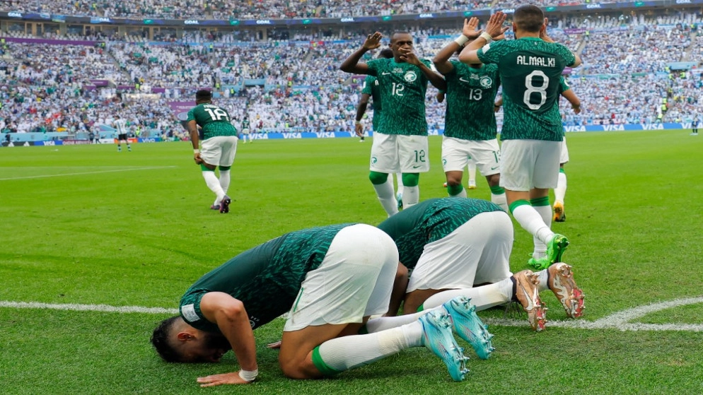 الملكة وولي العهد يهنئان السعودية بالفوز على الأرجنتين