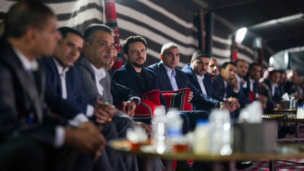 ولي العهد يحاور شبابا ناشطين بالبادية الوسطى