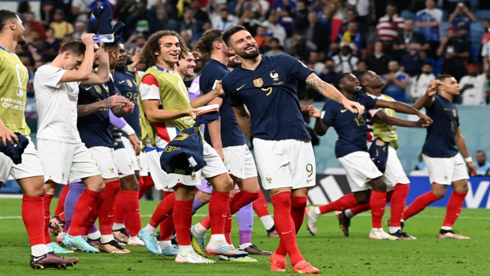 فرنسا تستهل حملة الدفاع عن لقبها بفوز كبير على أستراليا 4-1