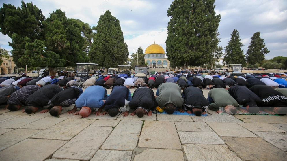 50 ألفا يؤدون صلاة الجمعة في المسجد الأقصى رغم الإجراءات الإسرائيلية المشددة