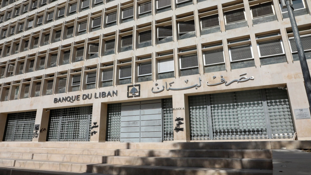قاضية لبنانية تصدر مذكرة إحضار بحق حاكم مصرف لبنان رياض سلامة