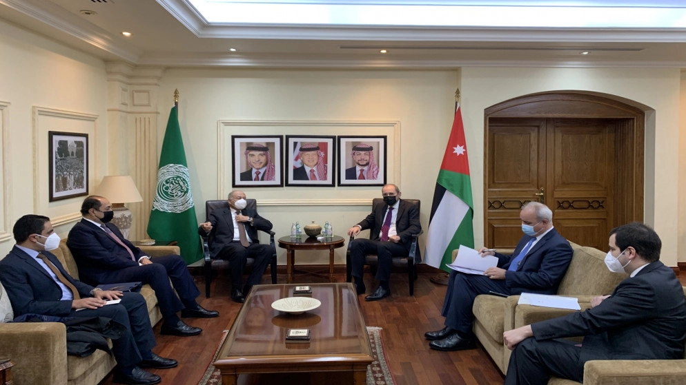 وزير الخارجية وأمين عام جامعة الدول العربية يعقدان مباحثات ثنائية