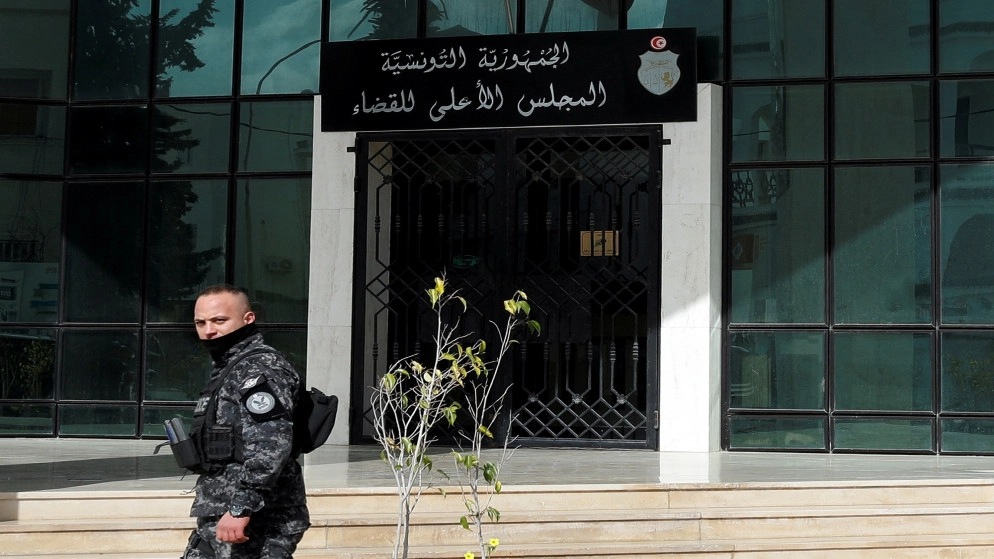 الشرطة التونسية تغلق مقر المجلس الأعلى للقضاء