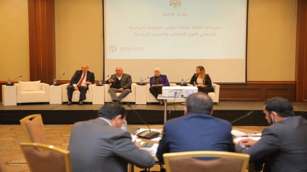 وزير الشؤون السياسية: مشروعا قانوني الأحزاب والانتخابات يهدفان لبرلمان أساسه العمل الحزبي