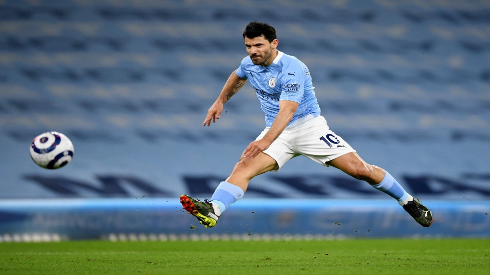 أغويرو يبحث مع الاتحاد الأرجنتيني القيام بدور مع المنتخب