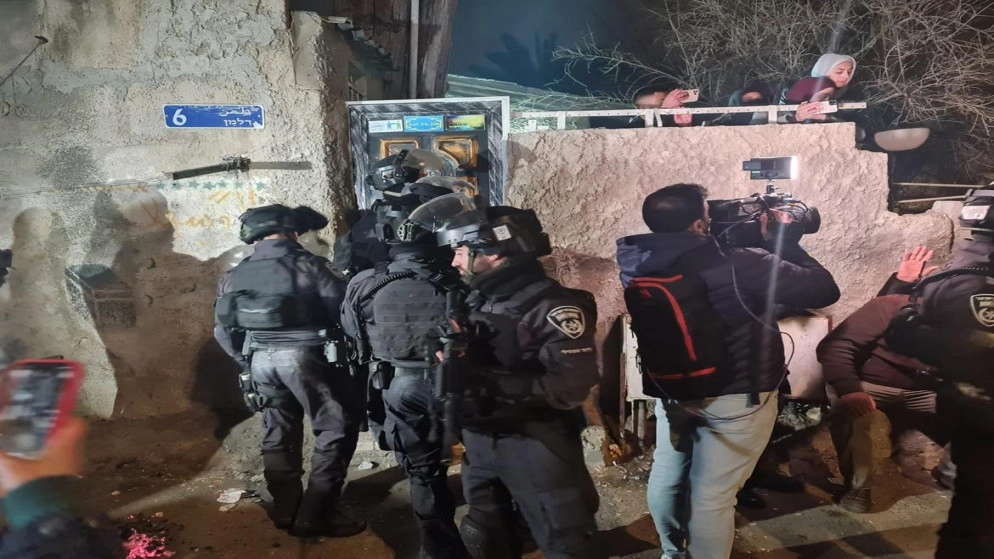 محكمة إسرائيلية تجمد قرار إخلاء عائلة فلسطينية من منزلها بحي الشيخ جراح
