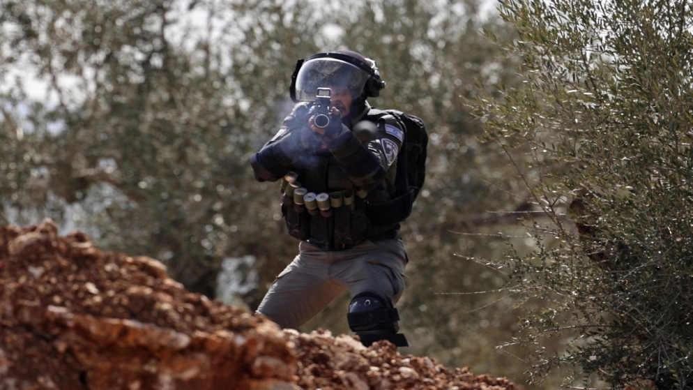 الاحتلال الإسرائيلي يعتقل 8 فلسطينيين بينهم فتاة