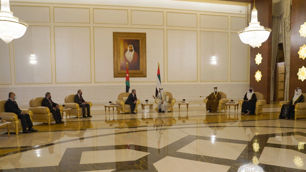 الملك يجري مباحثات مع ولي عهد أبوظبي
