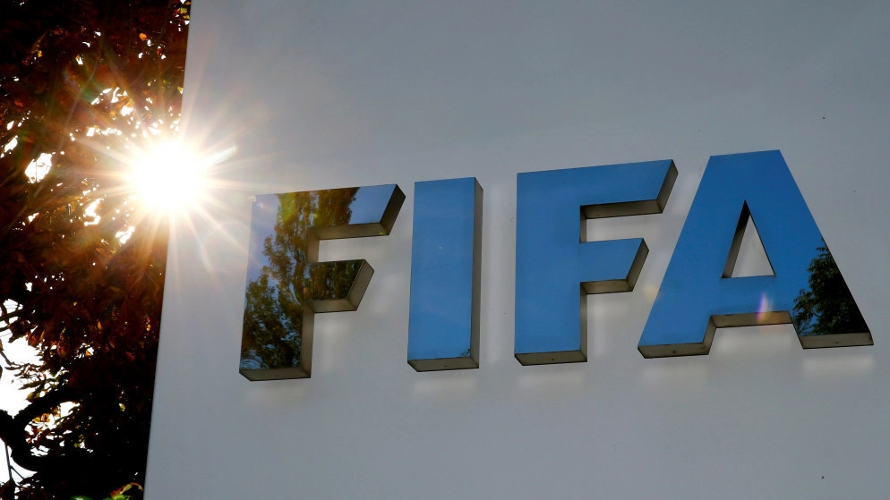 فيفا يعاقب روسيا ويهدد باستبعادها